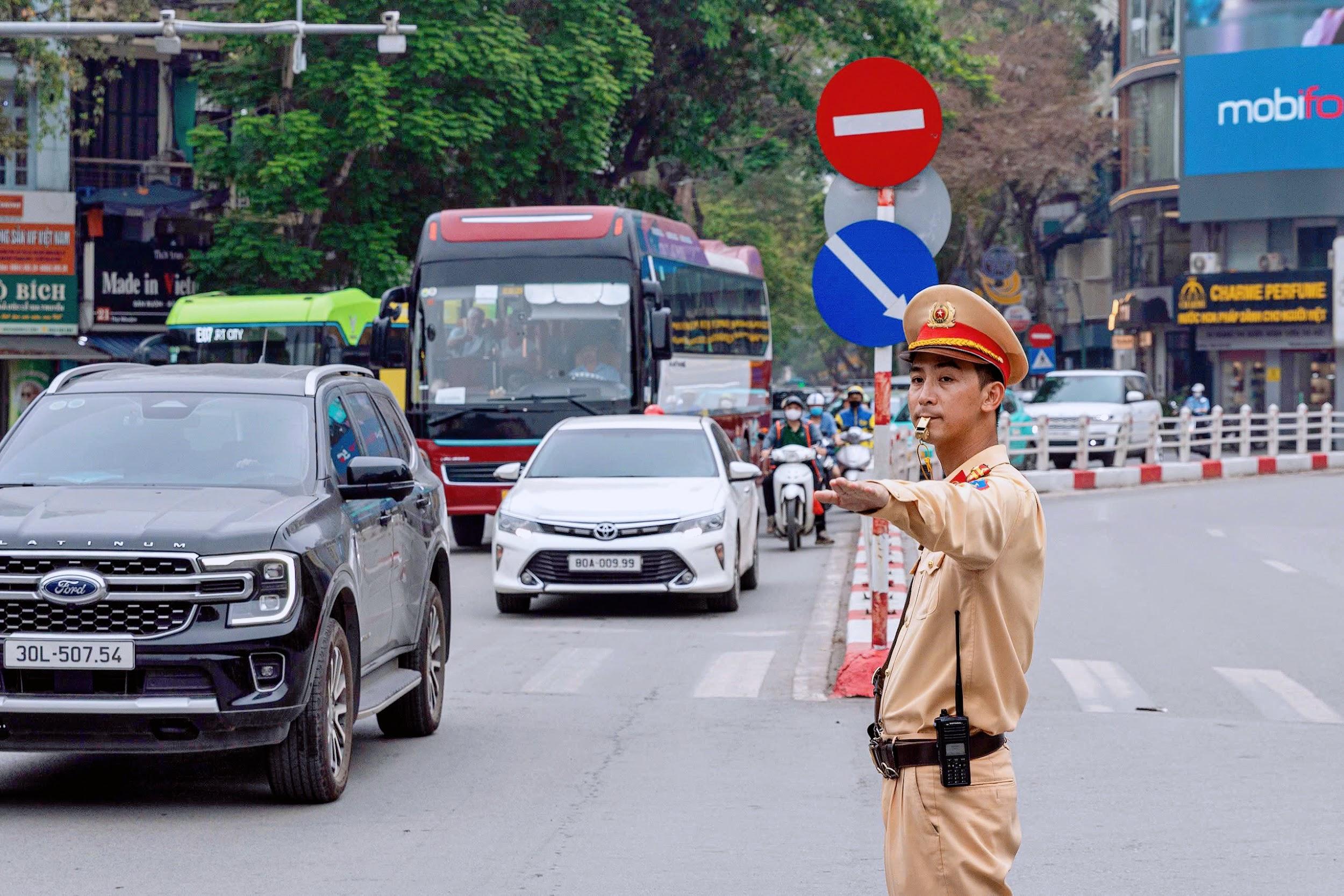 Minh họa đường đi trên Quốc Lộ 6 dẫn đến Xuân Mai